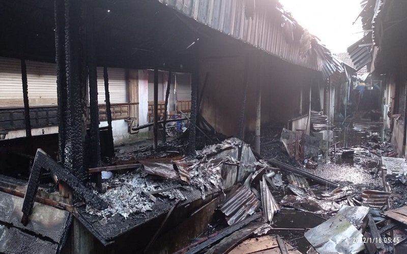 Kondisi kios Pasar Bululawang, Malang yang hangus terbakar (Foto / Metro TV)