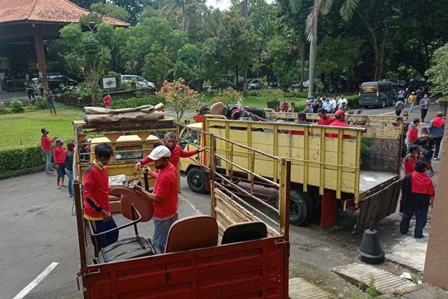 Proses eksekusi Hotel Singgasana, Surabaya (Foto / Metro TV)