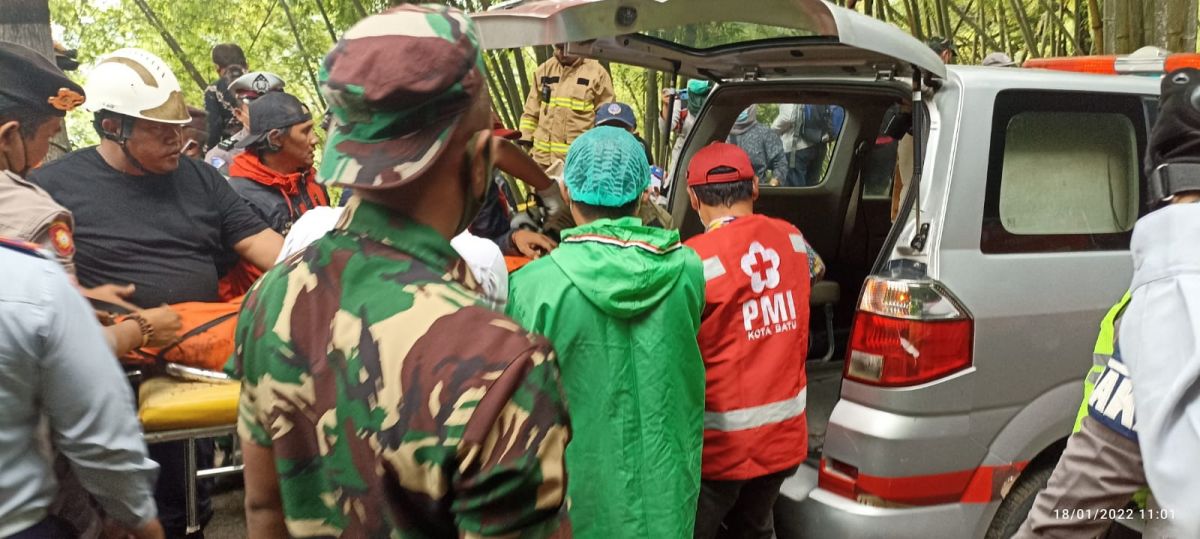 Truk Masuk Jurang Gegara Rem Blong, Sopir Tewas Terjepit