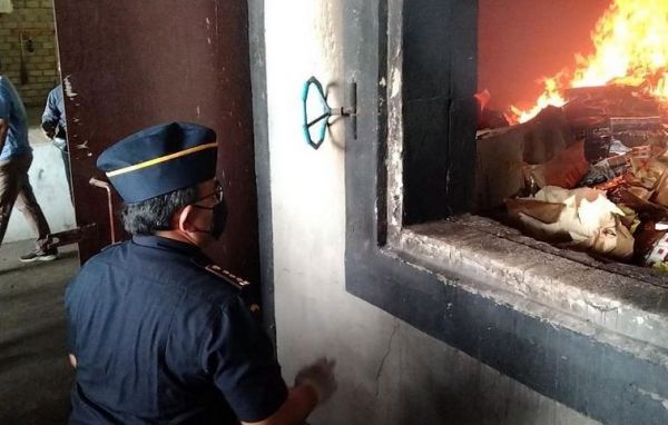 Bea Cukai Malang Musnahkan Jutaan Batang Rokok Ilegal hingga Seks Toys
