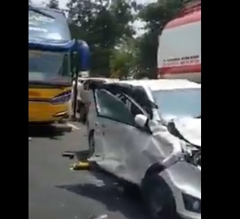 Ngeblong! 7 Kendaraan Ditabrak Bus Bagong