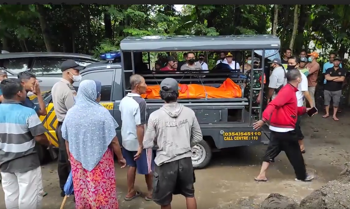 Dua jenazah korban pembunuhan dibawa menuju rumah sakit. (metrotv)