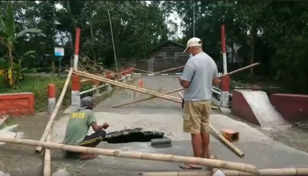 Jembatan Menuju RSUD Trenggalek Jebol