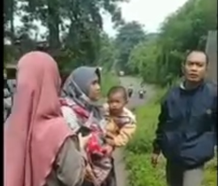 Korban perampasan motor bersama istrinya. (metrotv)