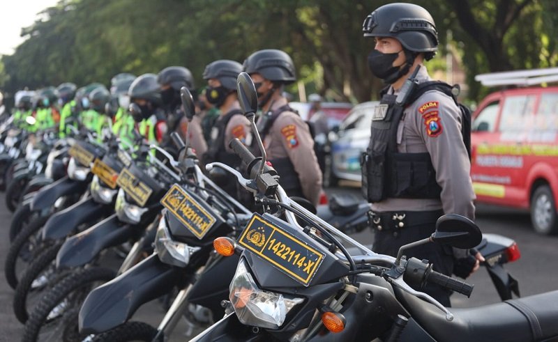 Forkopimda Jawa Timur (Jatim) mengerahkan 850 personel pasukan patroli motor penegak protokol kesehatan (Foto / Metro TV)