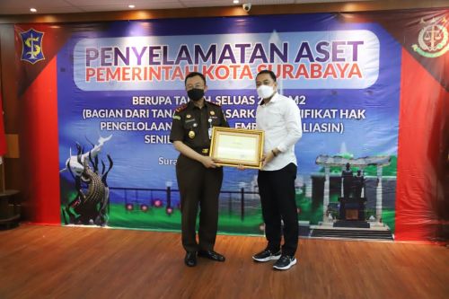  Kepala Kejati Jatim Muhammad Dofir bersama Wali Kota Surabaya, Eri Cahyadi. (ist)