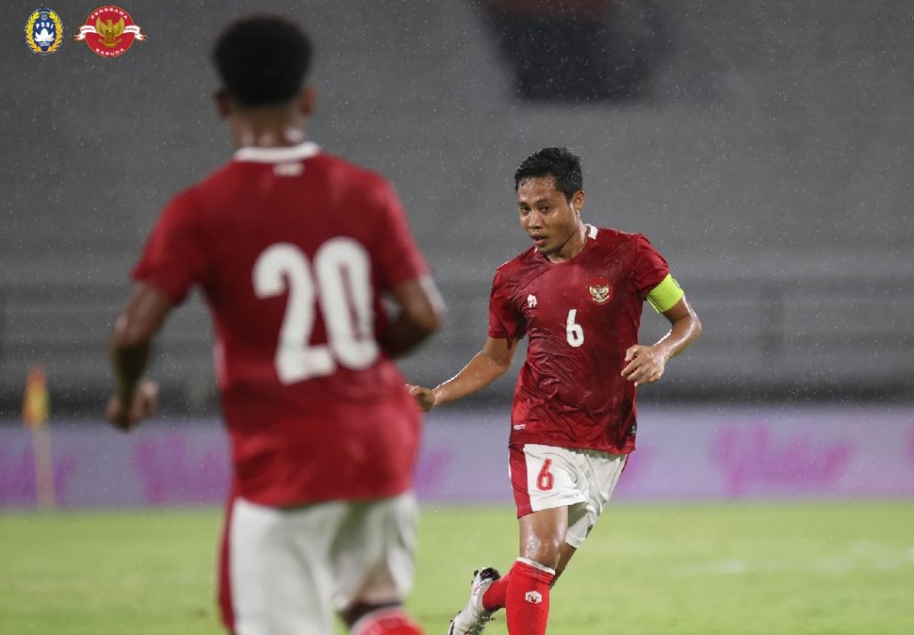 Aksi kapten timnas Indonesia, Evan Dimas, ketika menghadapi Timor Leste (twitter: @PSSI)