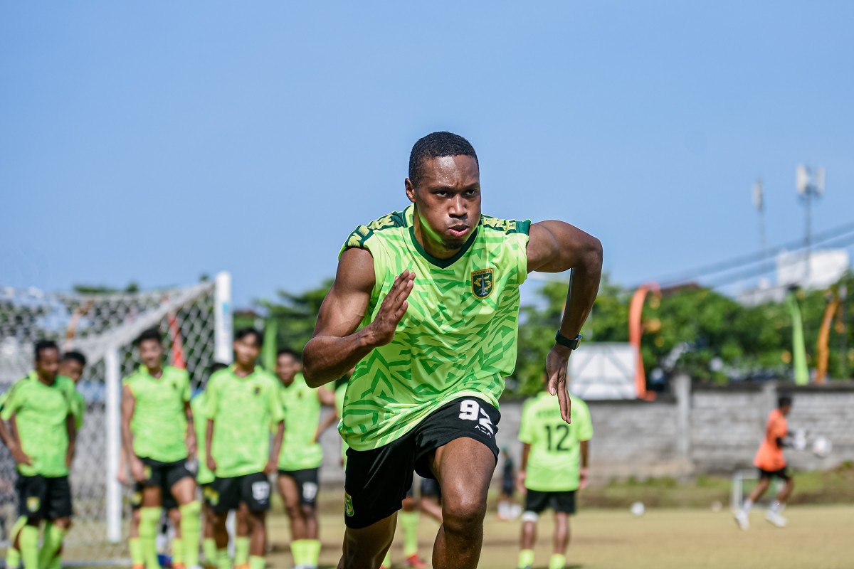 Striker Persebaya Arsenio Valpoort/psby