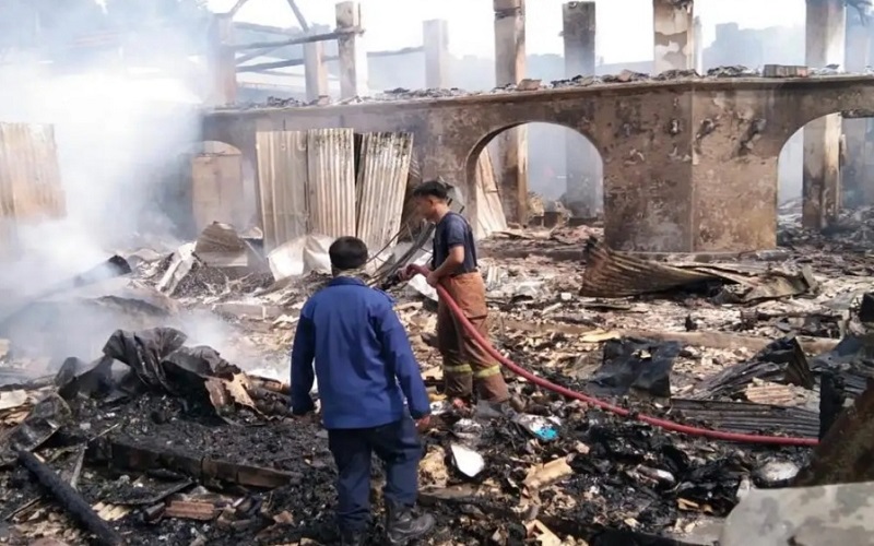 Pasar Sidayu Gresik Kebakaran, 200 Lapak Pedagang Ludes