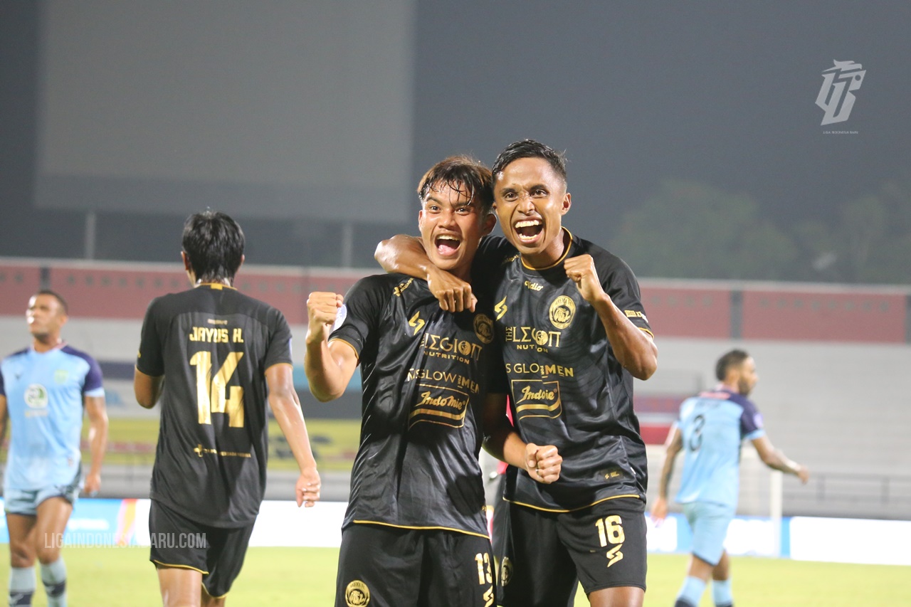 Gol Telat Arema Pecundangi Persela