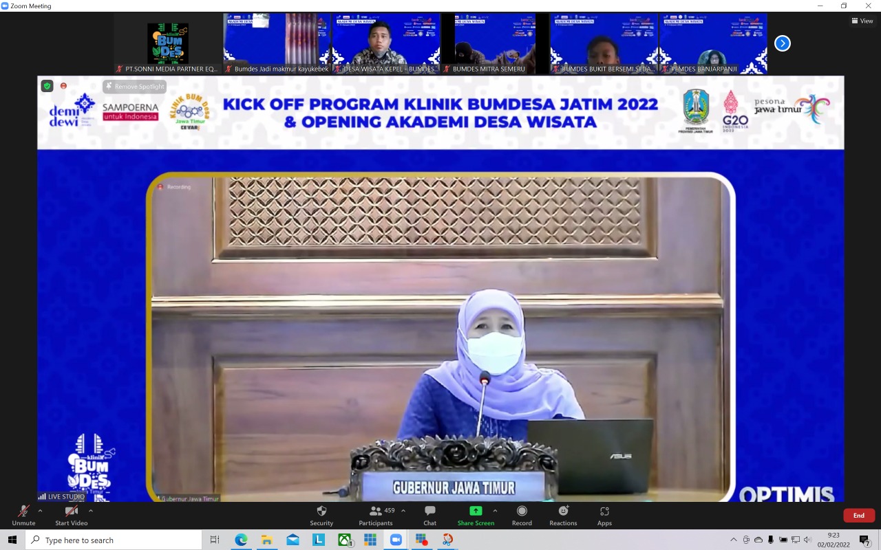 Khofifah Optimis Klinik BUM Desa dan Akademi Desa Wisata Mampu Bangkitkan Ekonomi