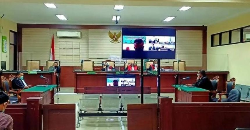 Terdakwa mendengarkan putusan hakim secara virtual/ist