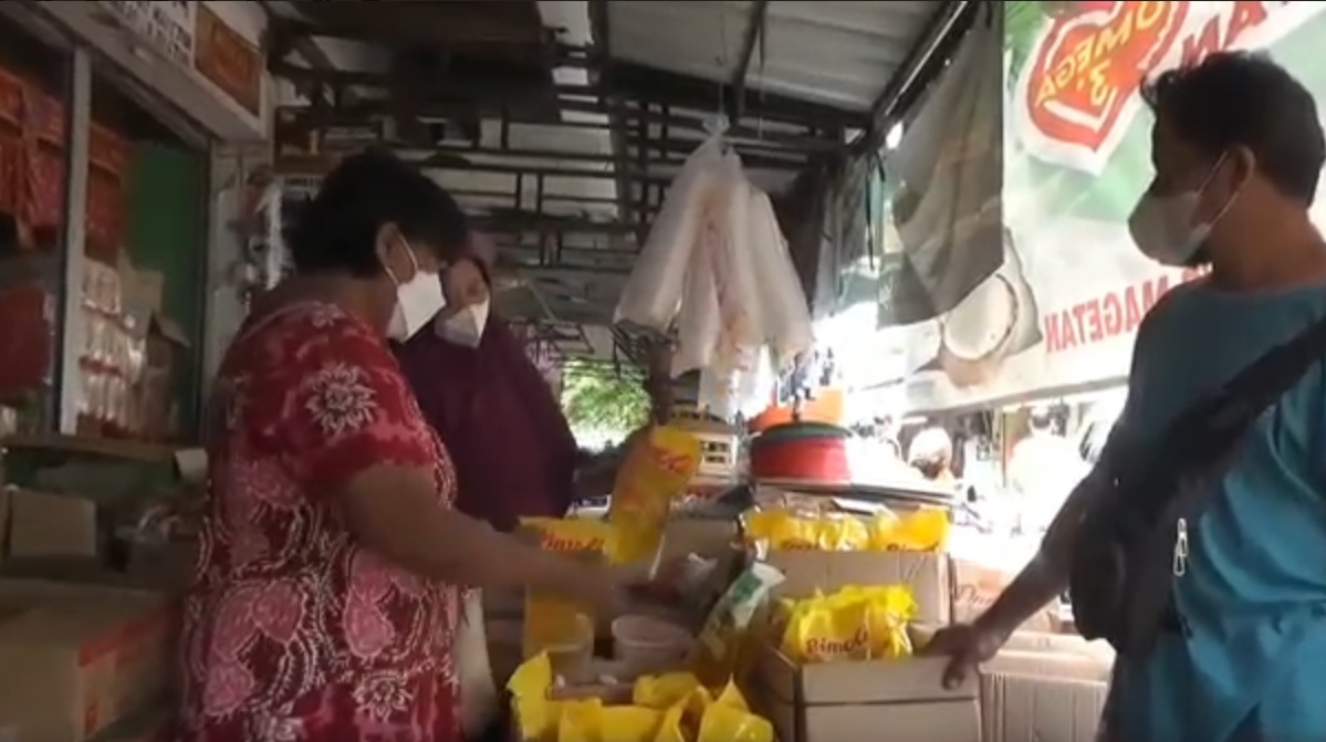 Harga minyak goreng di Pasar Sayur Magetan Melambung/metrotv