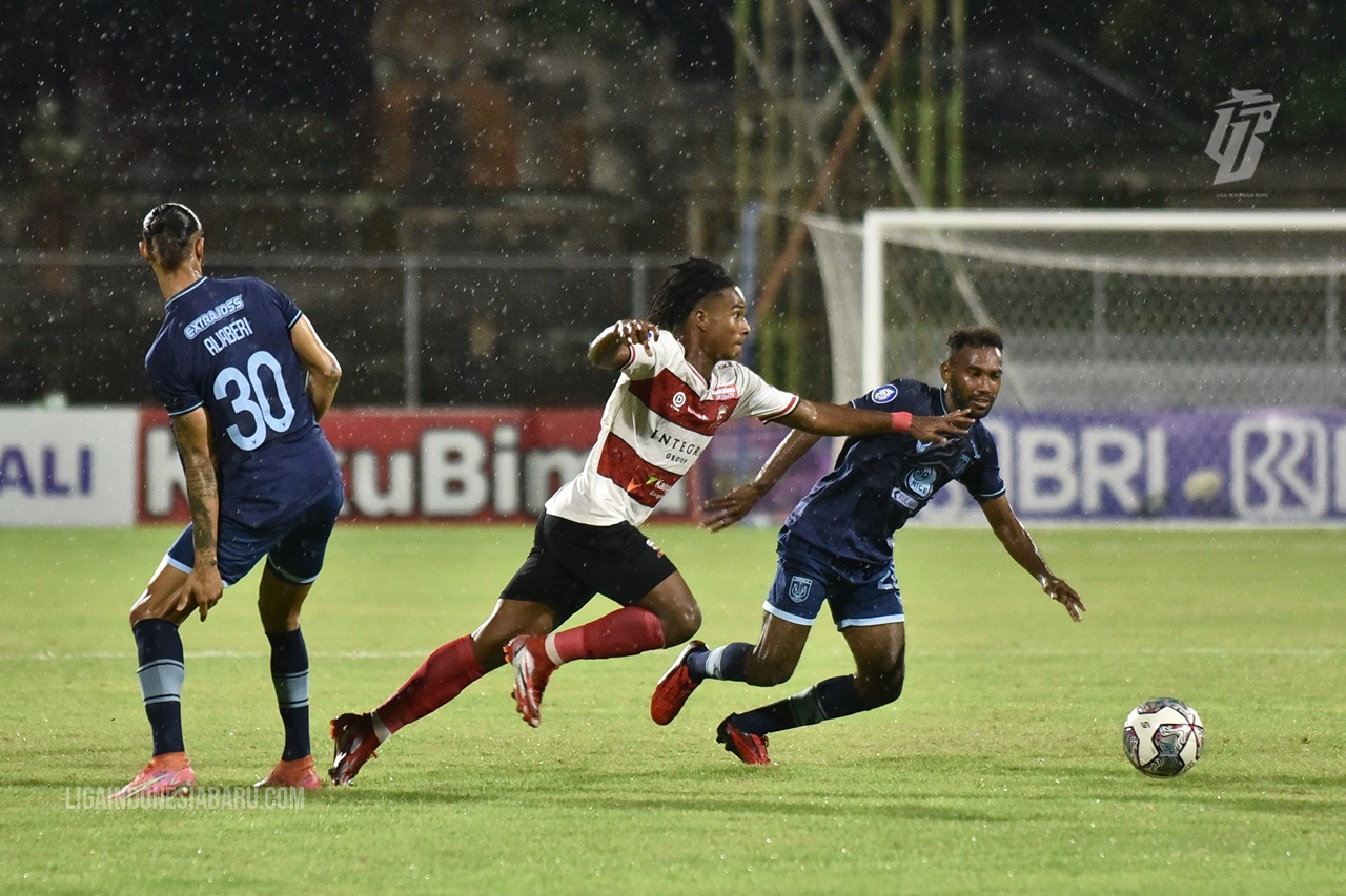 Striker Madura United, Ronaldo Kwateh/lib