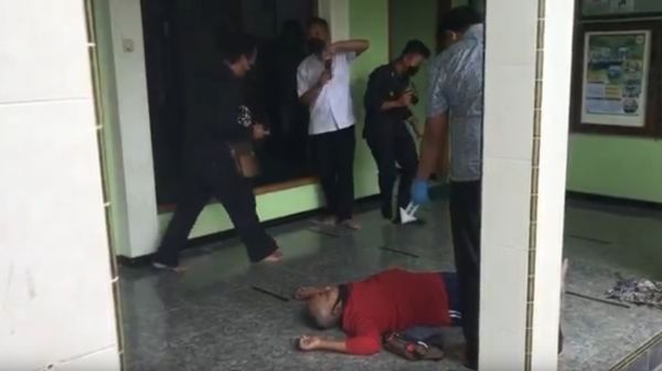 Pria Meninggal di Teras Masjid Kota Blitar