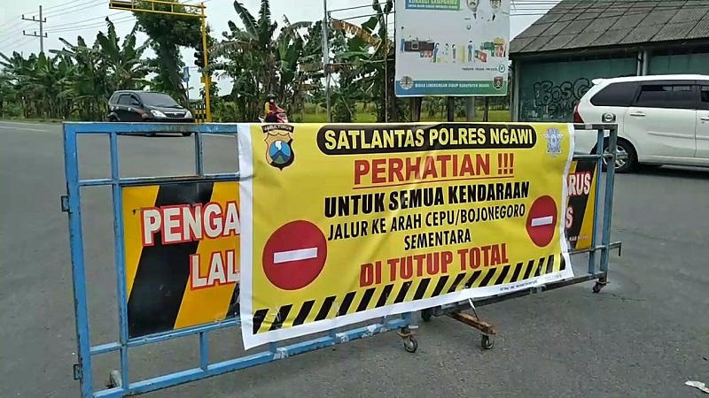 Jembatan Ngantru ditutup sementara (Foto / Metro TV)