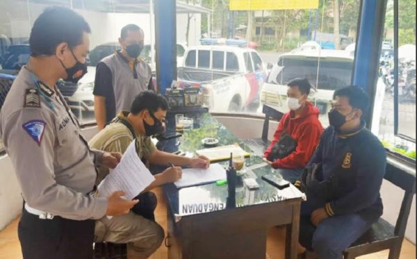 Hendak Ditilang, Pemotor Ini Justru Kedapatan Palsukan Dokumen