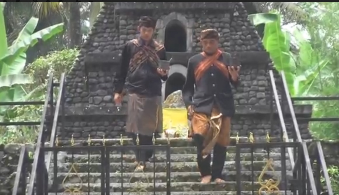 Ritual Ruwat Jagad Mahameru di Situs Selogending, Desa Kandangan,  Kecamatan Senduro, Lumajang, Jawa Timur.