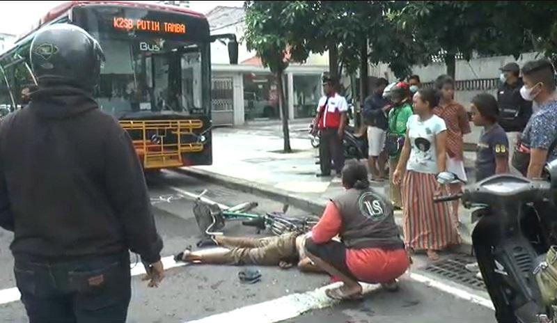 Kondisi kakek yang tertabrak Suroboyo bus (Foto / Istimewa)