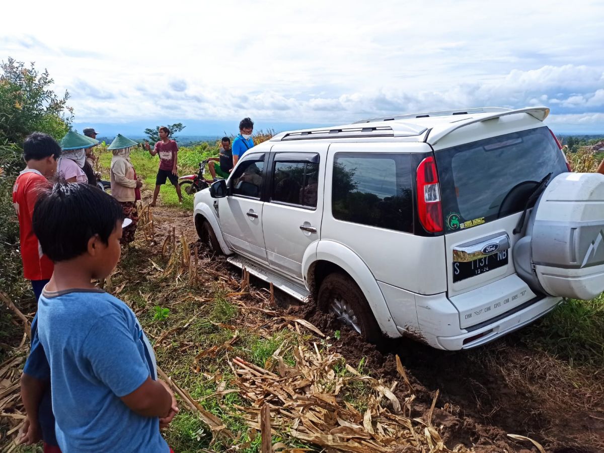 Dikira Dikerjai Jin, Ini Penyebab Mobil Ford Nyasar di Alas Kayu Putih