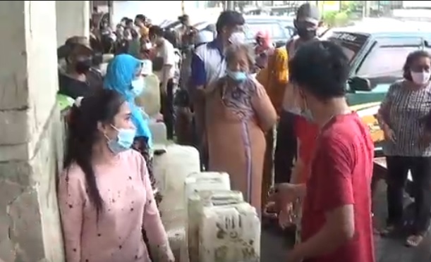 2 Truk Minyak Goreng DIserbu Pedagang Pasar Tambakrejo