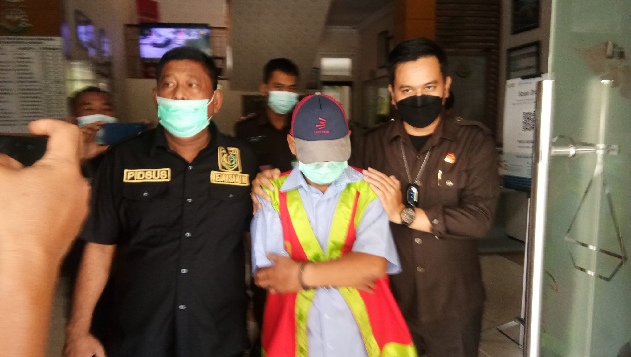 Edarkan Rokok Ilegal, PNS Pemkab Bojonegoro Dijebloskan Tahanan