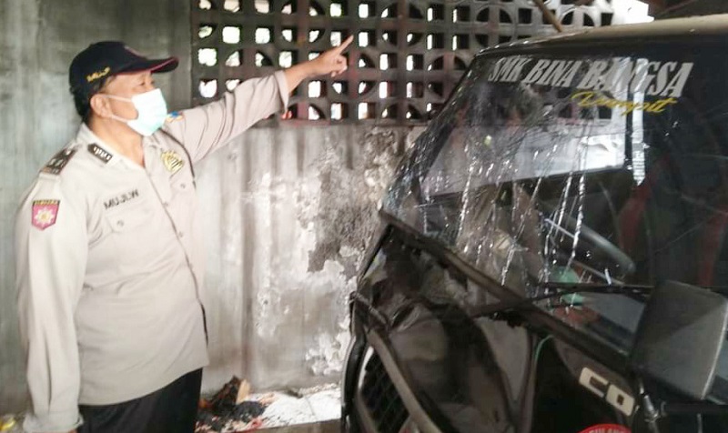 Kondisi pikap yang tabrak rumah warga di Malang (Foto / Metro TV)