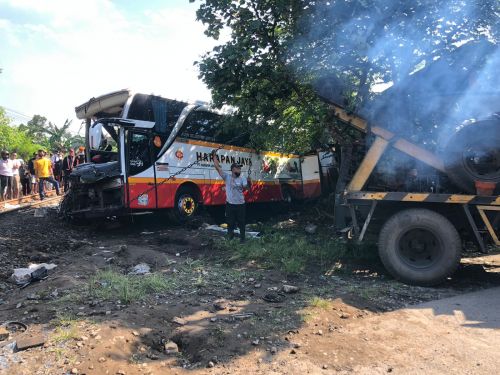 Kecelakaan bus di Tulungagung tewaskan 6 penumpang (Foto / Metro TV)