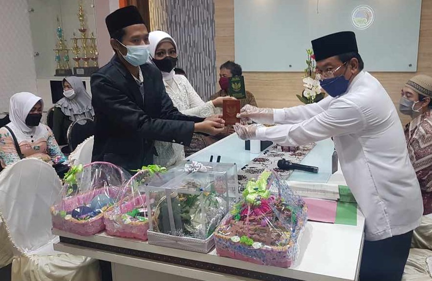 Andri Kurnia bersama pasangannya menikah di tahanan (Foto / Metro TV)