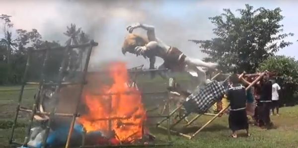 Umat Hindu Malang Bakar Simbol Hawa Nasfu, Ritual Jelang Nyepi Tahun Baru Saka 1944