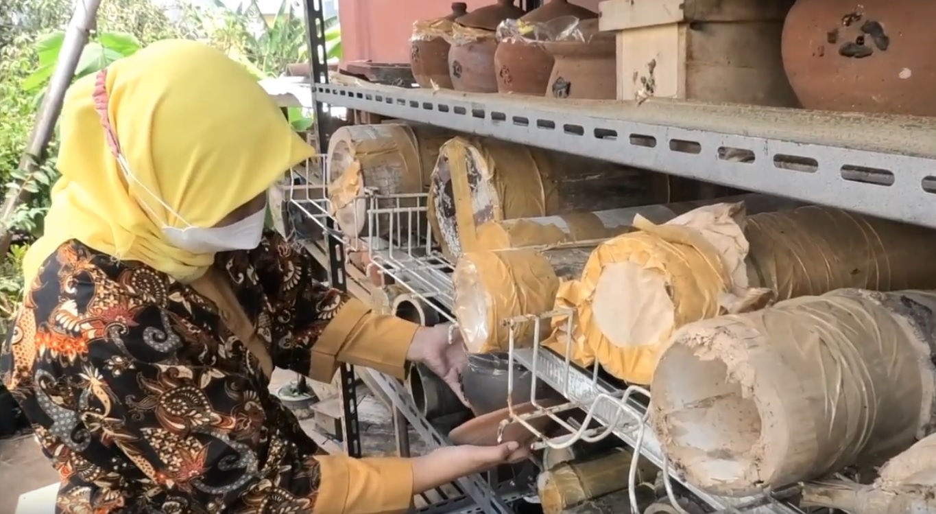 Manfaatkan Lahan Sempit Lantai 2, IRT Malang Sukses Beternak Tawon Klanceng