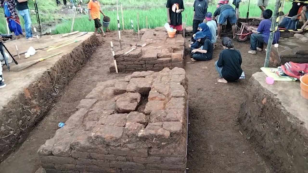 Proses ekskavasi tahap dua Situs Gemekan di Dusun Kedawung, Desa Gemekan, Kecamatan Sooko, Kabupaten Mojokerto (Foto / Metro TV)