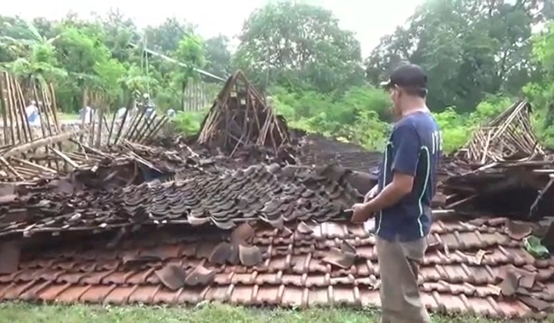 Kondisi rumah Suprianto rata dengan tanah (Foto / Metro TV)