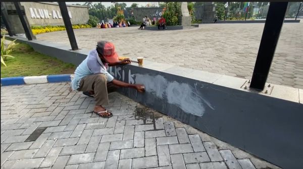 Alun-Alun Jombang Jadi Sasaran Aksi Vandalisme