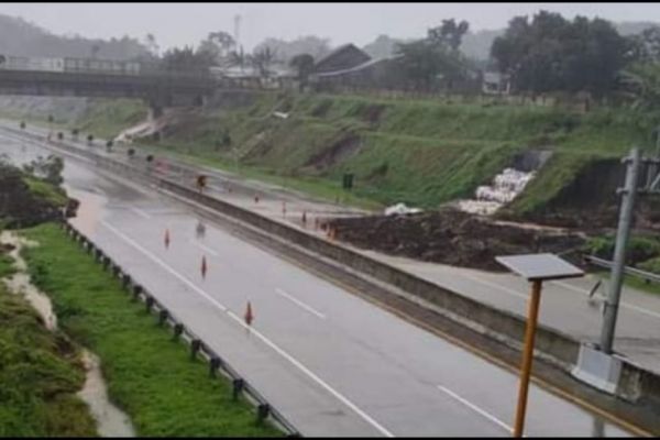 Tebing Tol Pandaan-Malang Longsor