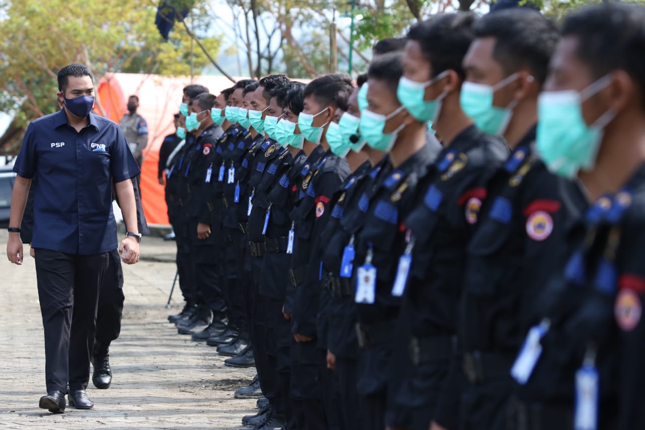 Ketua Umum Garda Pemuda Nasdem Prananda Surya Paloh mengukuhkan Barisan Reaksi Cepat (Baret) Rescue Garda Pemuda Nasdem Jawa Timur (Foto / Metro TV)