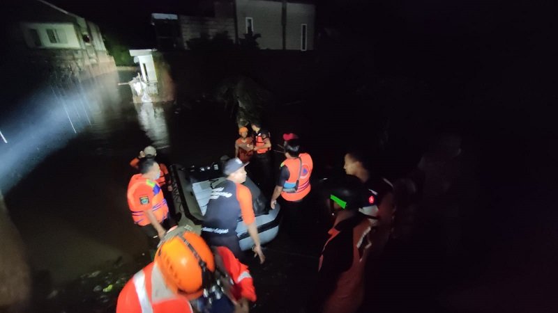 2 Keluarga Terjebak Banjir di Malang, Proses Evakuasi Dramatis