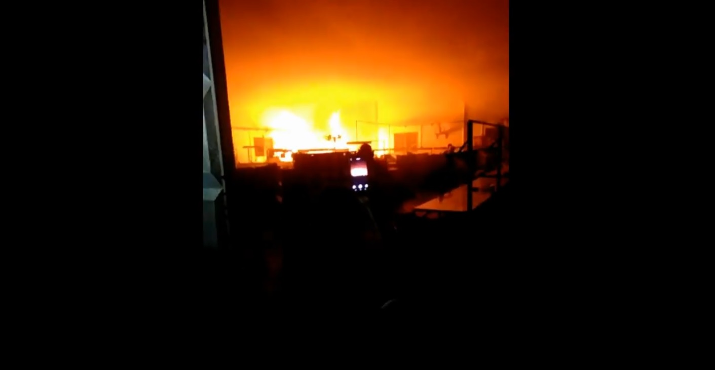 Kebakaran pabrik sepatu di Sidoarjo (Foto / Metro TV)