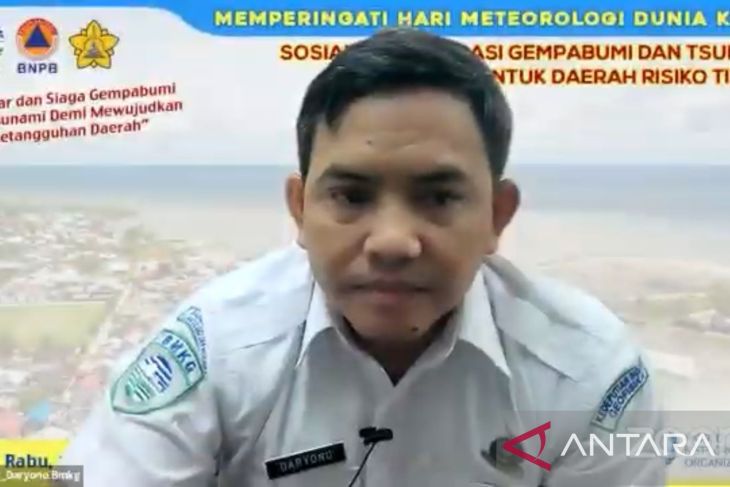 Koordinator Bidang Mitigasi Gempa Bumi dan Tsunami Badan Meteorologi, Klimatologi dan Geofisika (BMKG) Daryono dalam webinar sosialisasi mitigasi gempa bumi dan tsunami untuk daerah berisiko, diikuti secara daring di Jakarta, Kamis, 17 Maret 2022. Foto: A