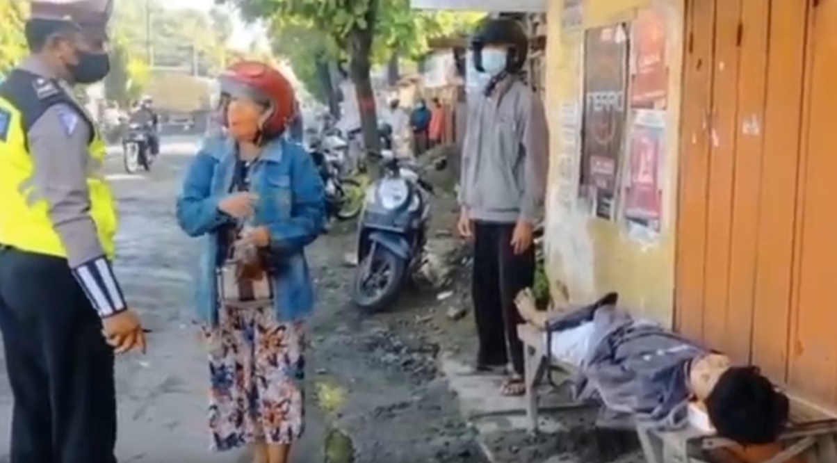 Ugal-ugalan, Remaja Blitar Tabrak 2 Motor di Perempatan Lampu Merah