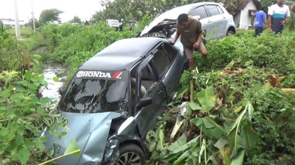 Sedan Tabrak Yaris di Jombang, Begini Kondisi Korban
