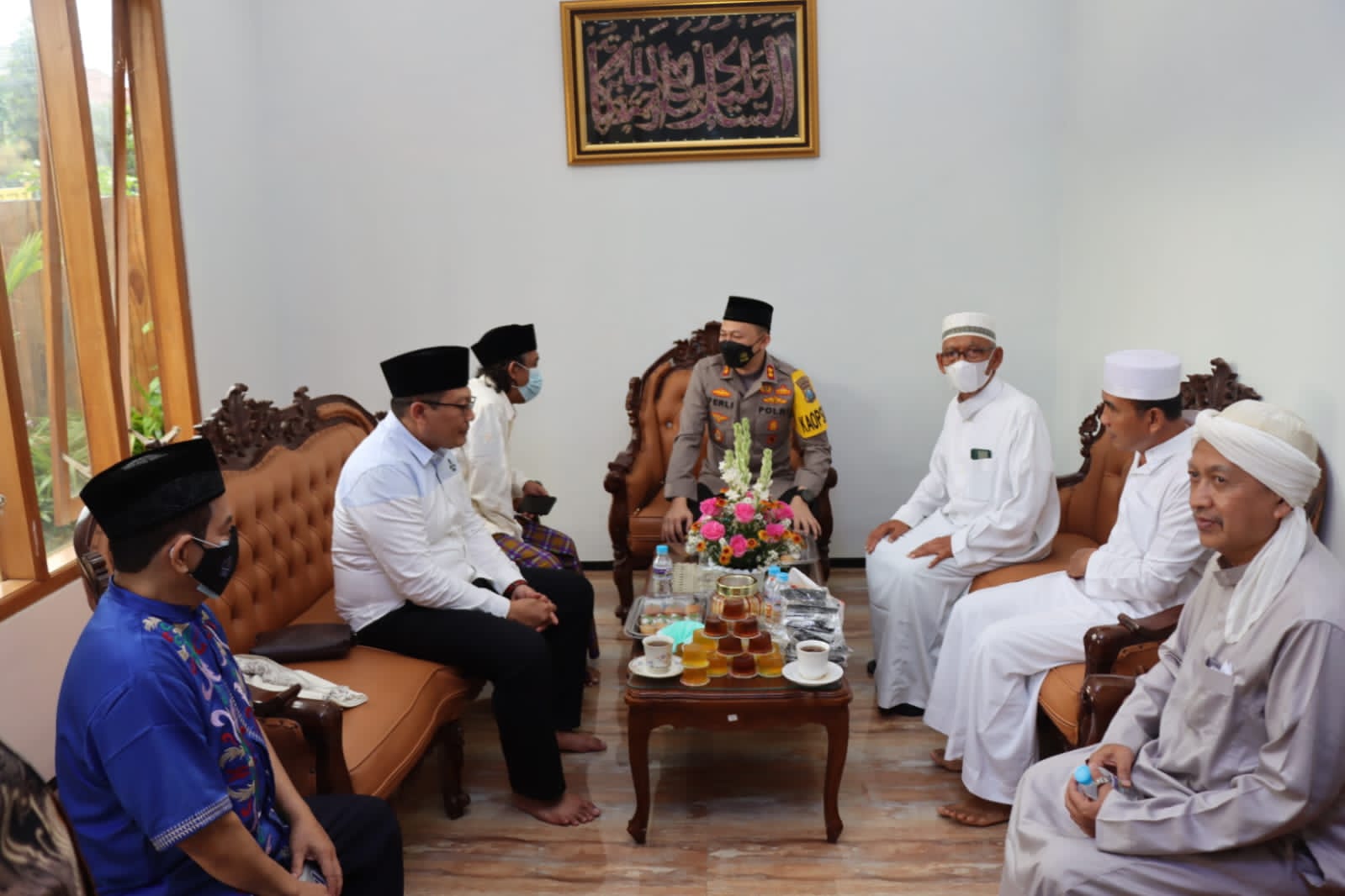Kapolres Malang AKBP Ferli Hidayat sowan kepada para tokoh agama (Foto / Metro TV)