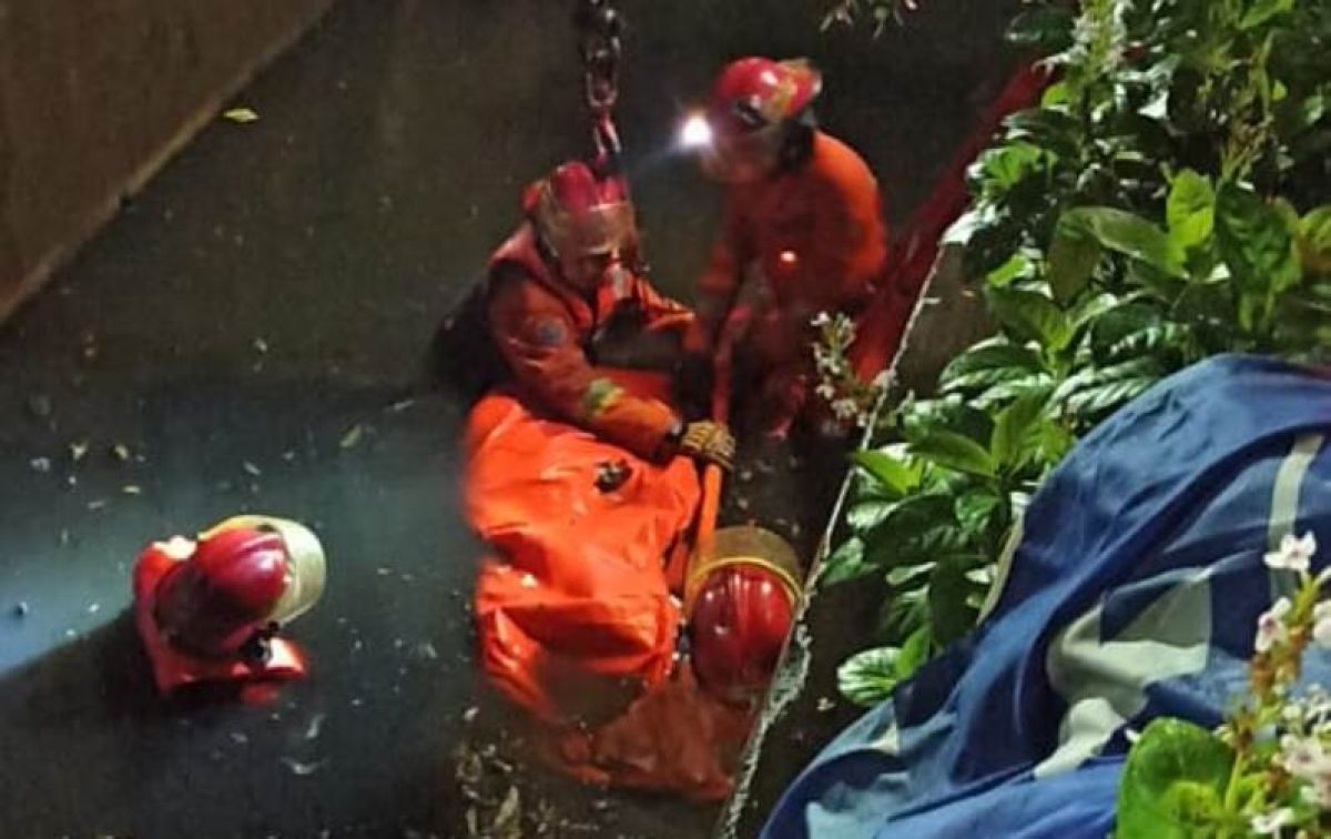 Tabrak Pembatas Jalan hingga Masuk Selokan, Driver Ojol Tewas
