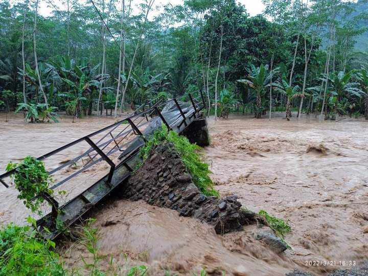 Kondisi banjir bandang di Desa Kandangan, Banyuwangi (Foto / Metro TV)