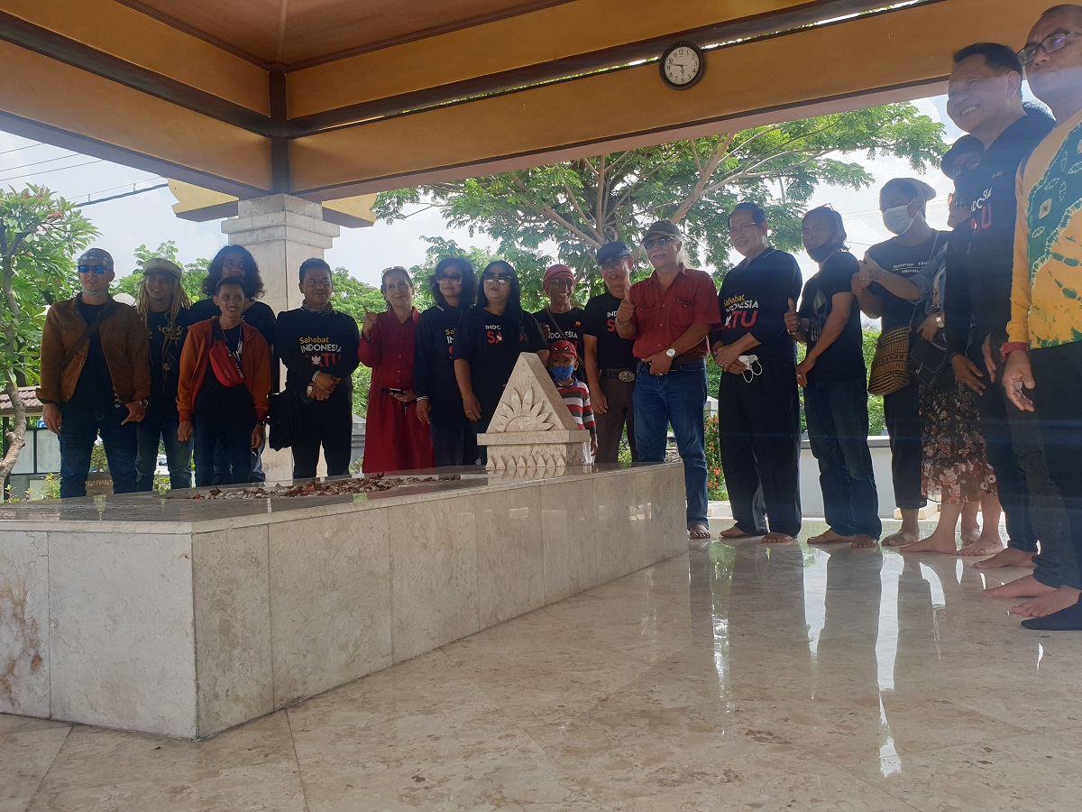 Hari Musik, Sahabat Indonesia Satu Kalsel Ziarah Makam WR Supratman