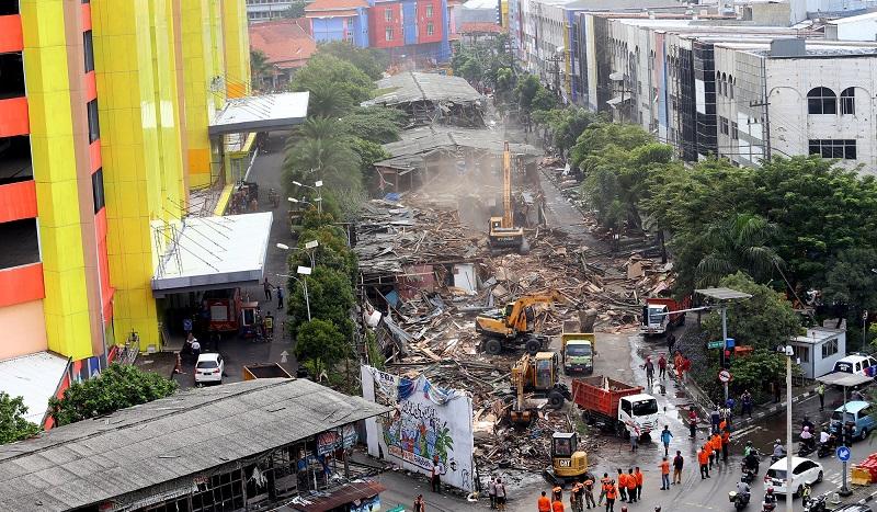 TPS Pasar Turi mulai dibongkar (Foto / Istimewa)