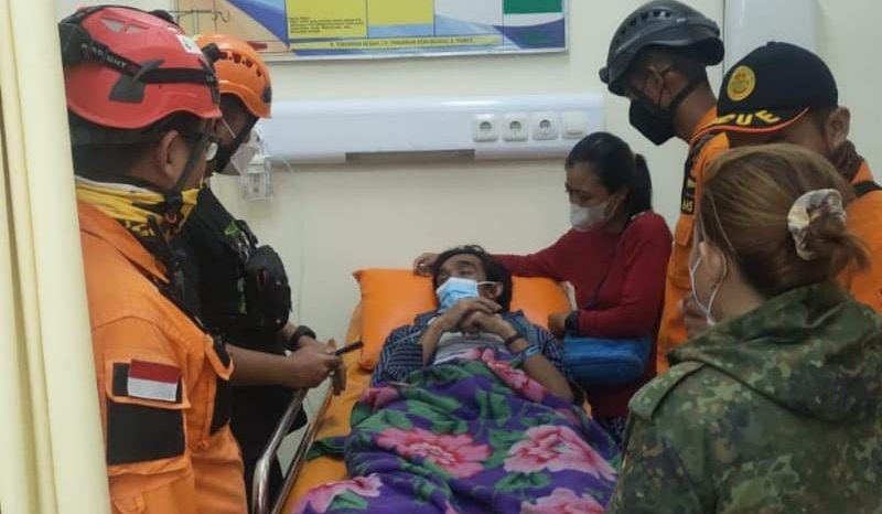 M Naam dirawat di rumah sakit pasca ditemukan selamat dari Gunung Arjuno (Foto / Metro TV)