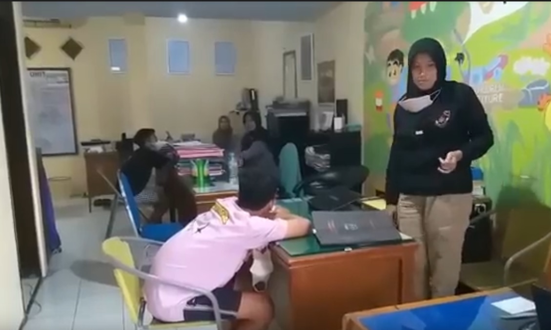 Para pelajar pelaku penganiayaan menjalani pemeriksaan di Unit PPA Satreskrim Polres Pasuruan/metrotv