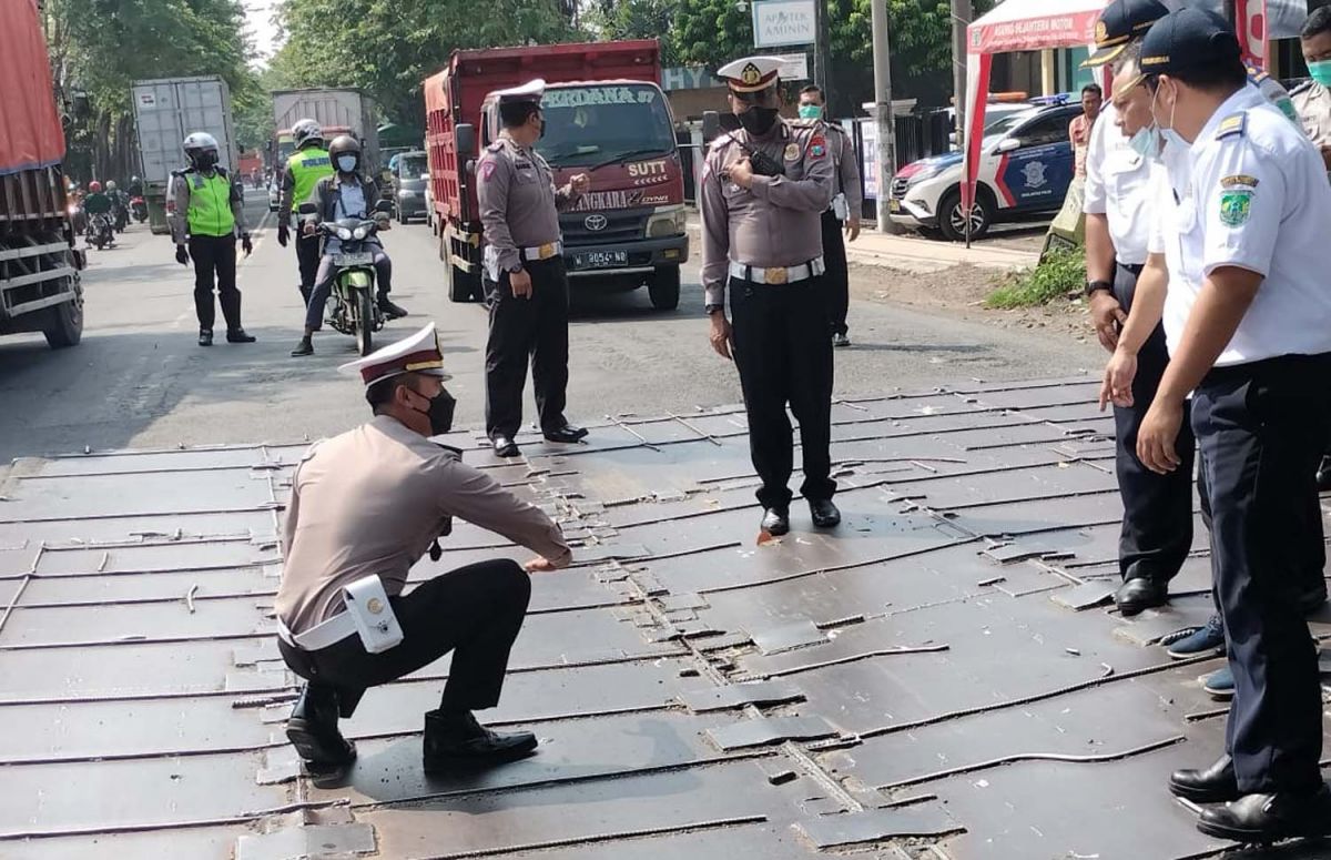 Jembatan Oka Bawes Pasuruan diperbaiki (Foto / Metro TV)