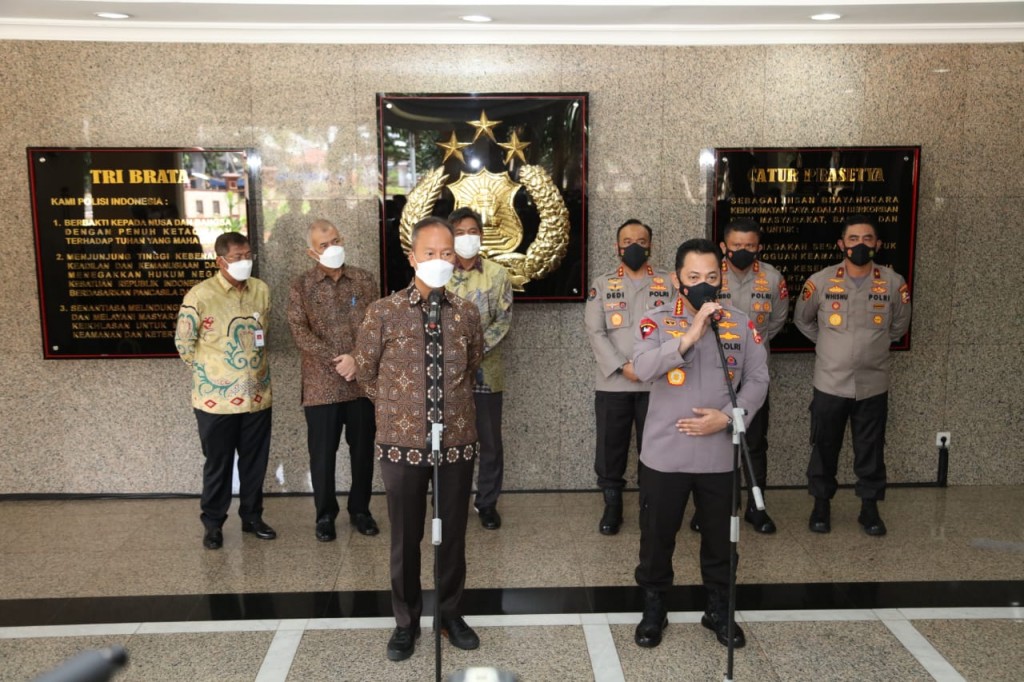 Konferensi Pers Kapolri Jenderal Listyo Sigit dengan Menperin Agus Gumiwang. Foto: Medcom.id/Siti Yona Hukmana.